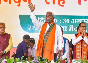 Champai Soren In BJP Shivraj gave BJP membership to Champai Soren Champai Soren joins BJP