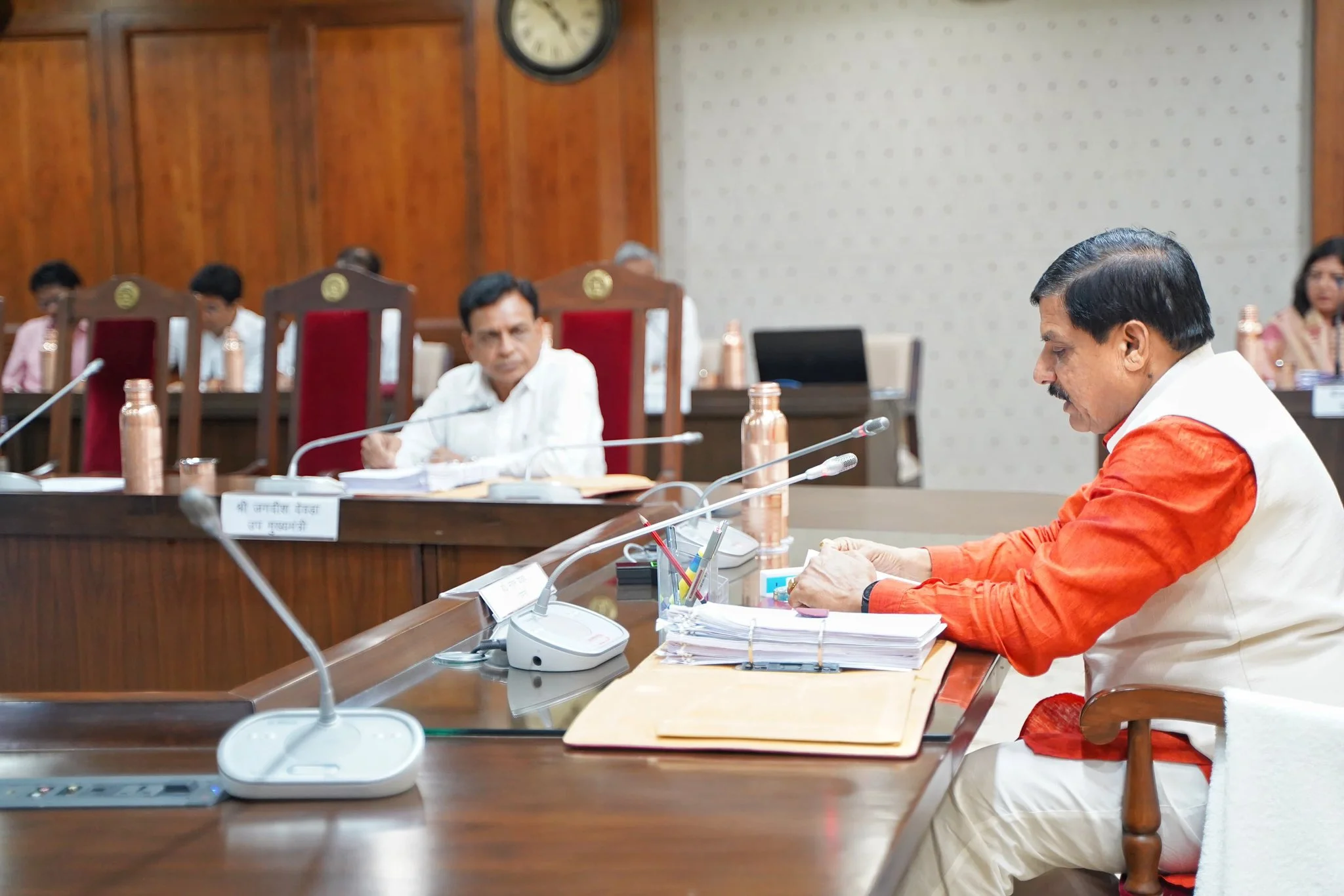 CM Mohan Yadav Cabinet Meeting सीएम की कुर्सी से काफी दूर बैठी CS की कुर्सी