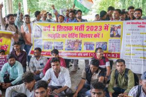 Unemployed-Youth-Protest-Bhopal-03