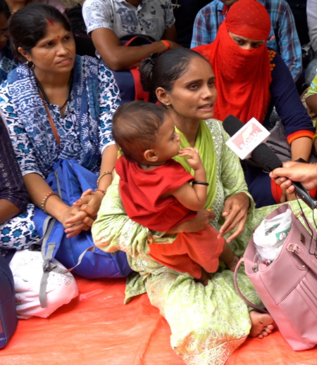 Bhopal-Waiting-Female-Teacher-Protest