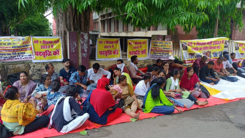 Bhopal-Waiting-Teacher-Protest-01-2