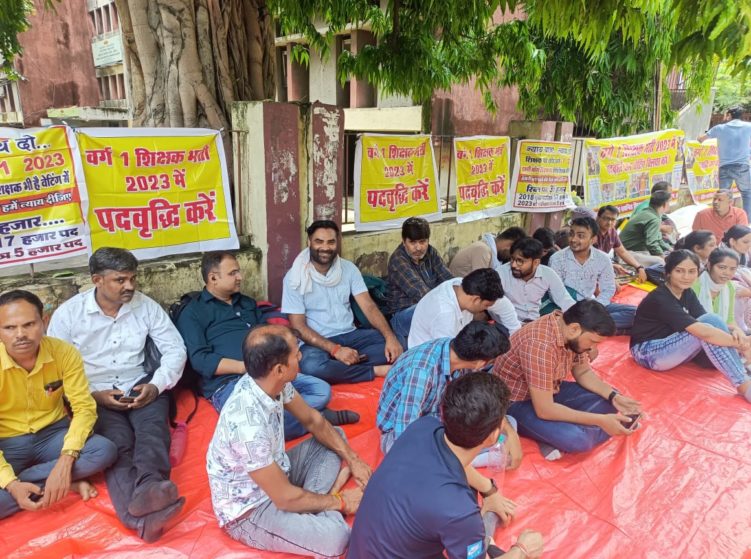 Bhopal-Waiting-Teacher-Protest-02-3