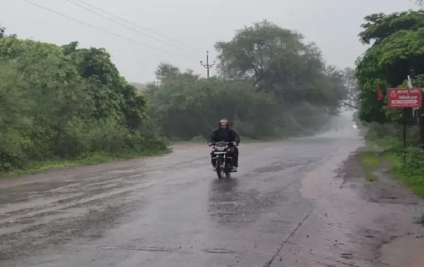 CG Loksabha Chunav-rain fall in surguja