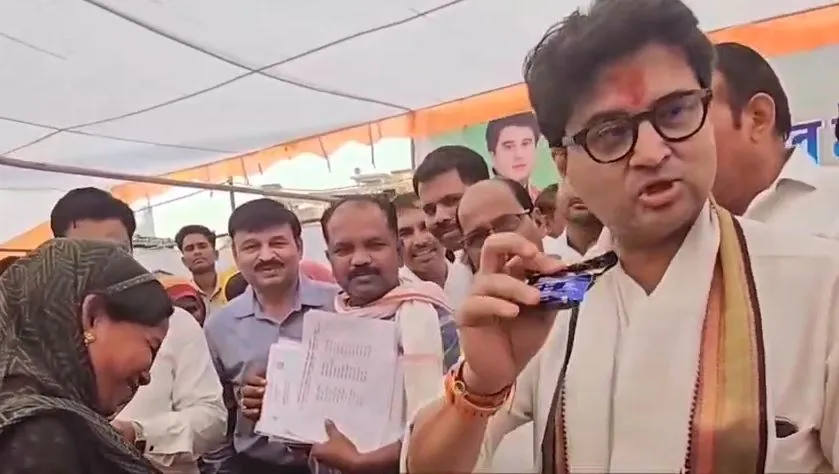 Jyotiraditya Scindia gutkha video