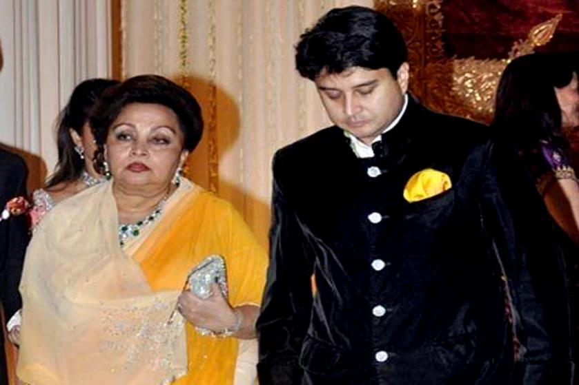 jyotiraditya scindiya with madhvi raje